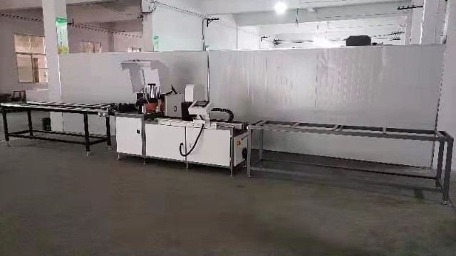 工業(yè)鋁型材自動(dòng)鋸的優(yōu)點(diǎn)有哪些？知道這些優(yōu)點(diǎn)為您節(jié)省很多人工成本！